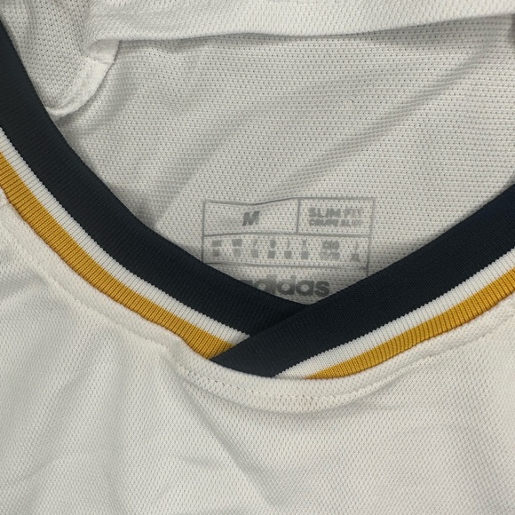 Beautiful Real Madrid Jersey with short Size M, L, available BRAND NEW! - Picture 6 of 8